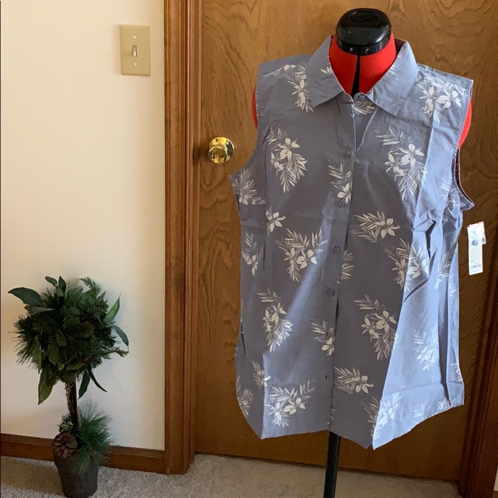 Women’s button down sleeveless shirt